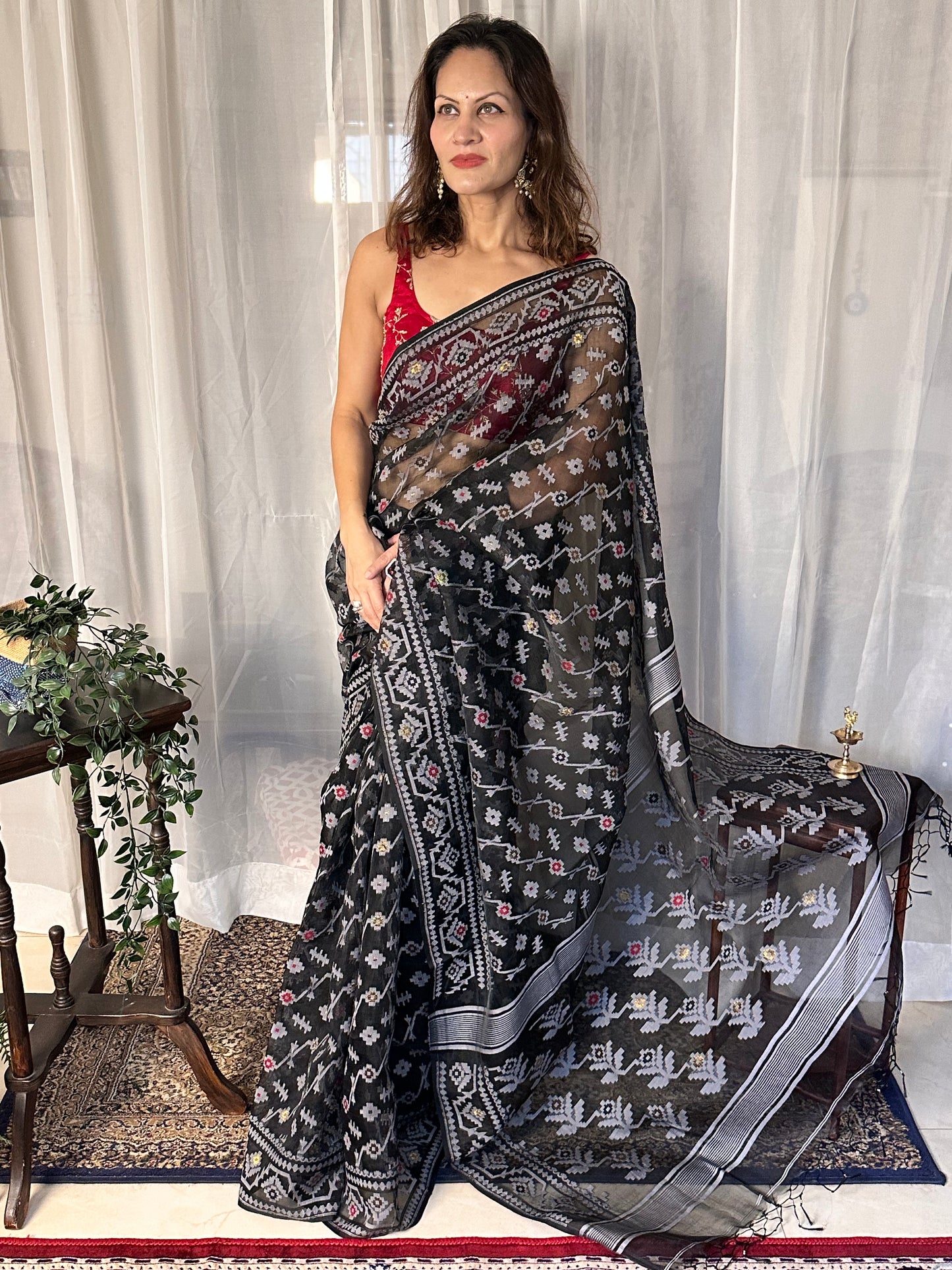 Black & White Pure Muslin Silk Handloom Jamdani Sari