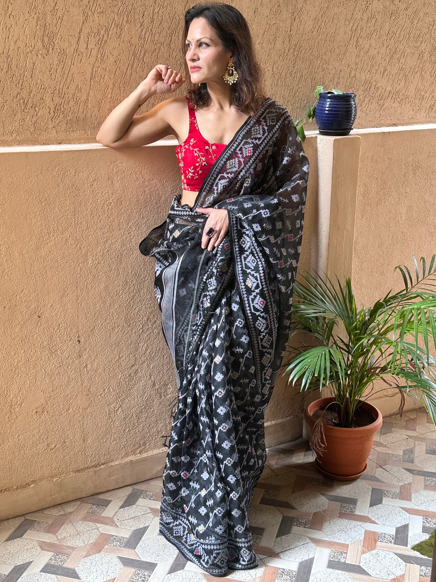 Black & White Pure Muslin Silk Handloom Jamdani Sari