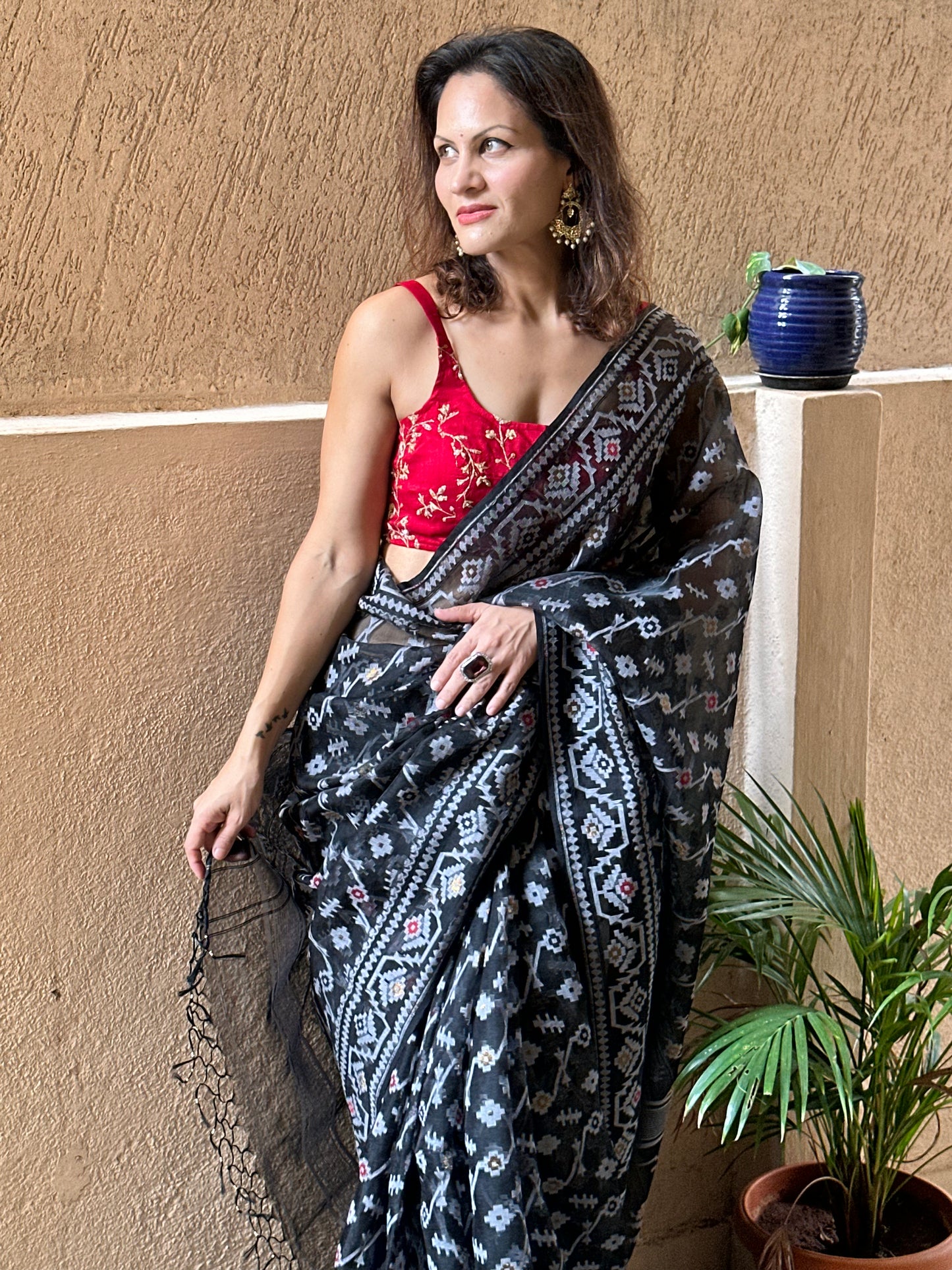 Black & White Pure Muslin Silk Handloom Jamdani Sari