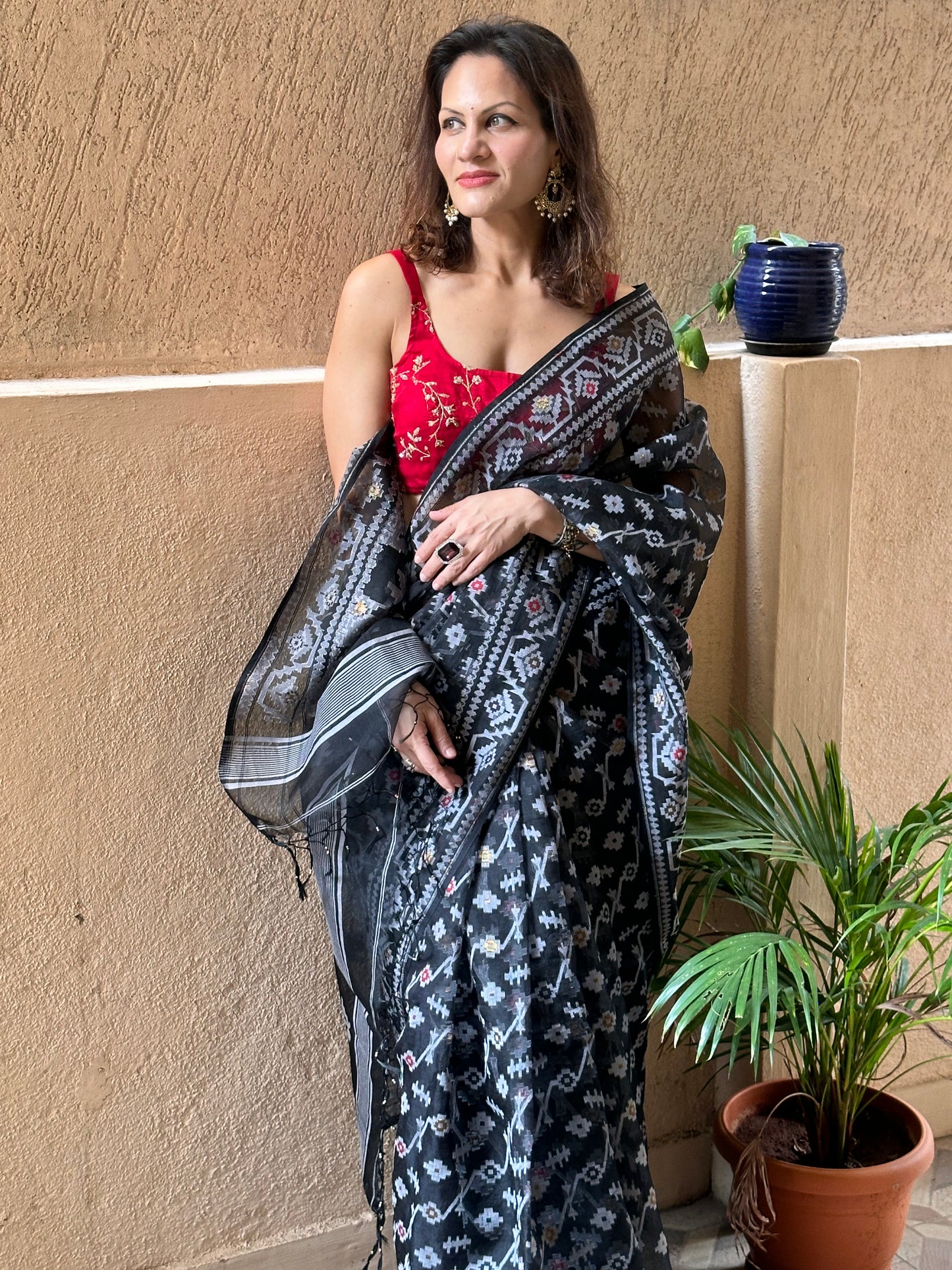 Black & White Pure Muslin Silk Handloom Jamdani Sari