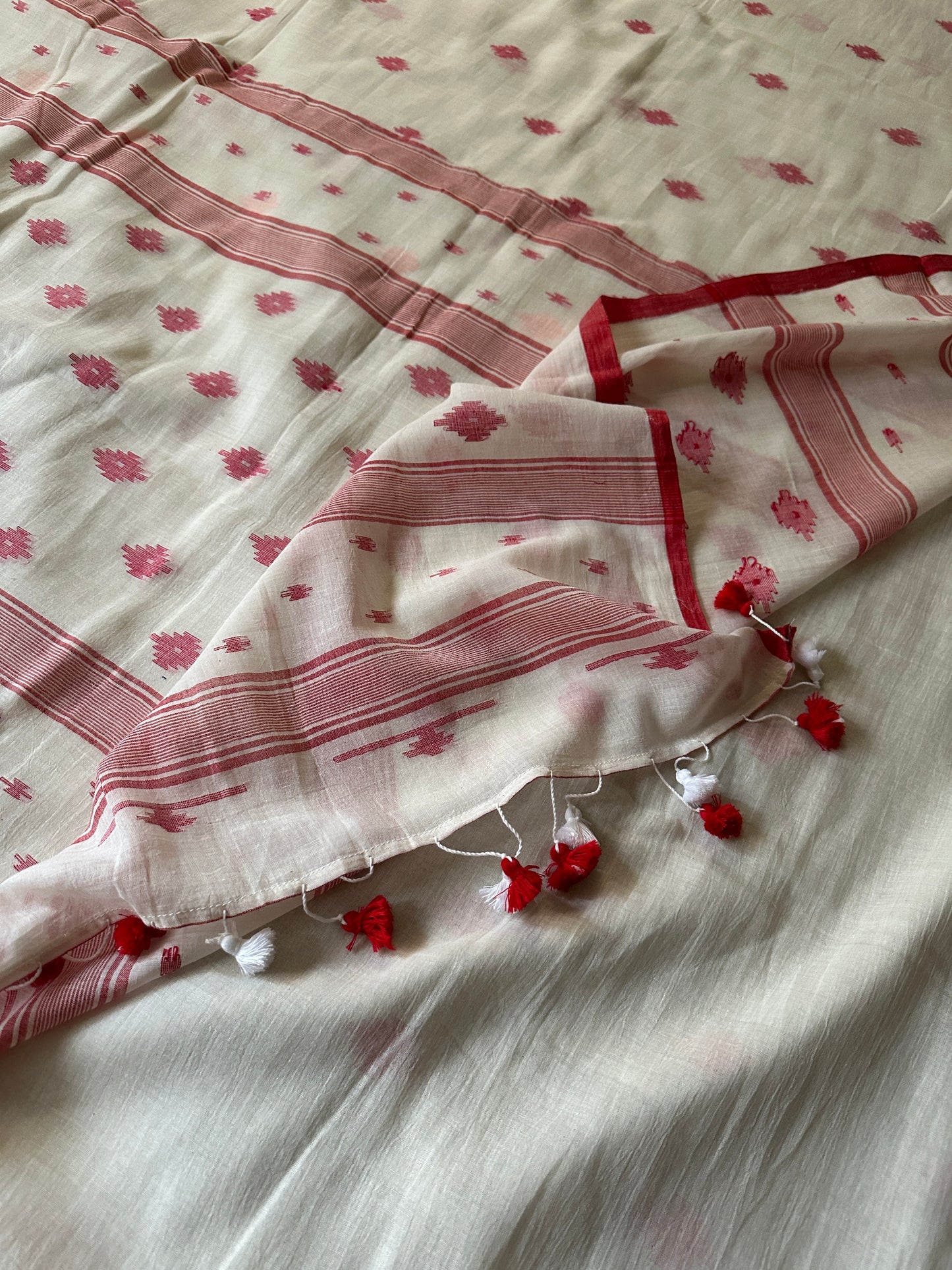 Cream Pure Hand Spun Fine Cotton Jamdani Saree with Intricate Needlework