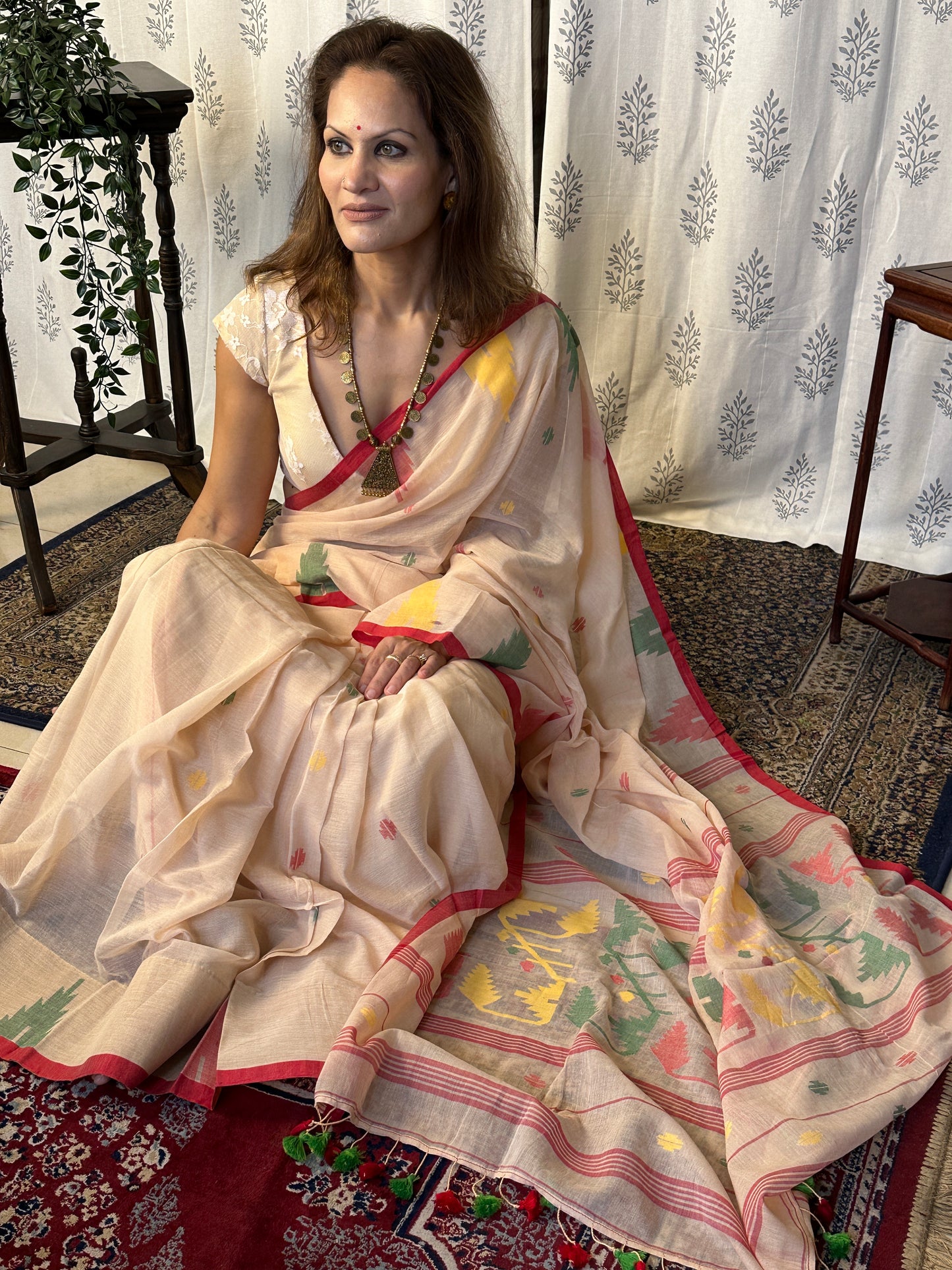 Peachy Beige Pure Hand Spun Fine Cotton Jamdani Saree with Intricate Needlework