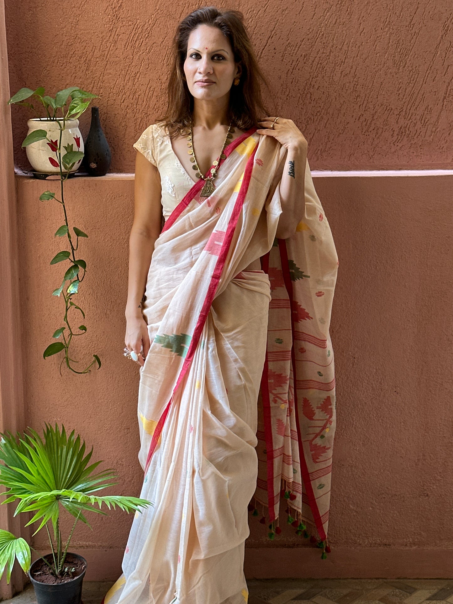 Peachy Beige Pure Hand Spun Fine Cotton Jamdani Saree with Intricate Needlework