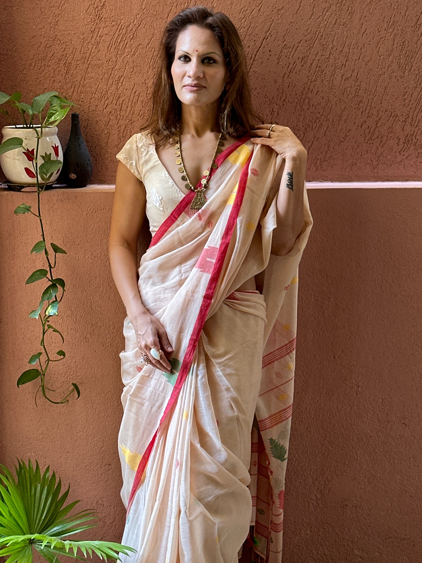 Peachy Beige Pure Hand Spun Fine Cotton Jamdani Saree with Intricate Needlework