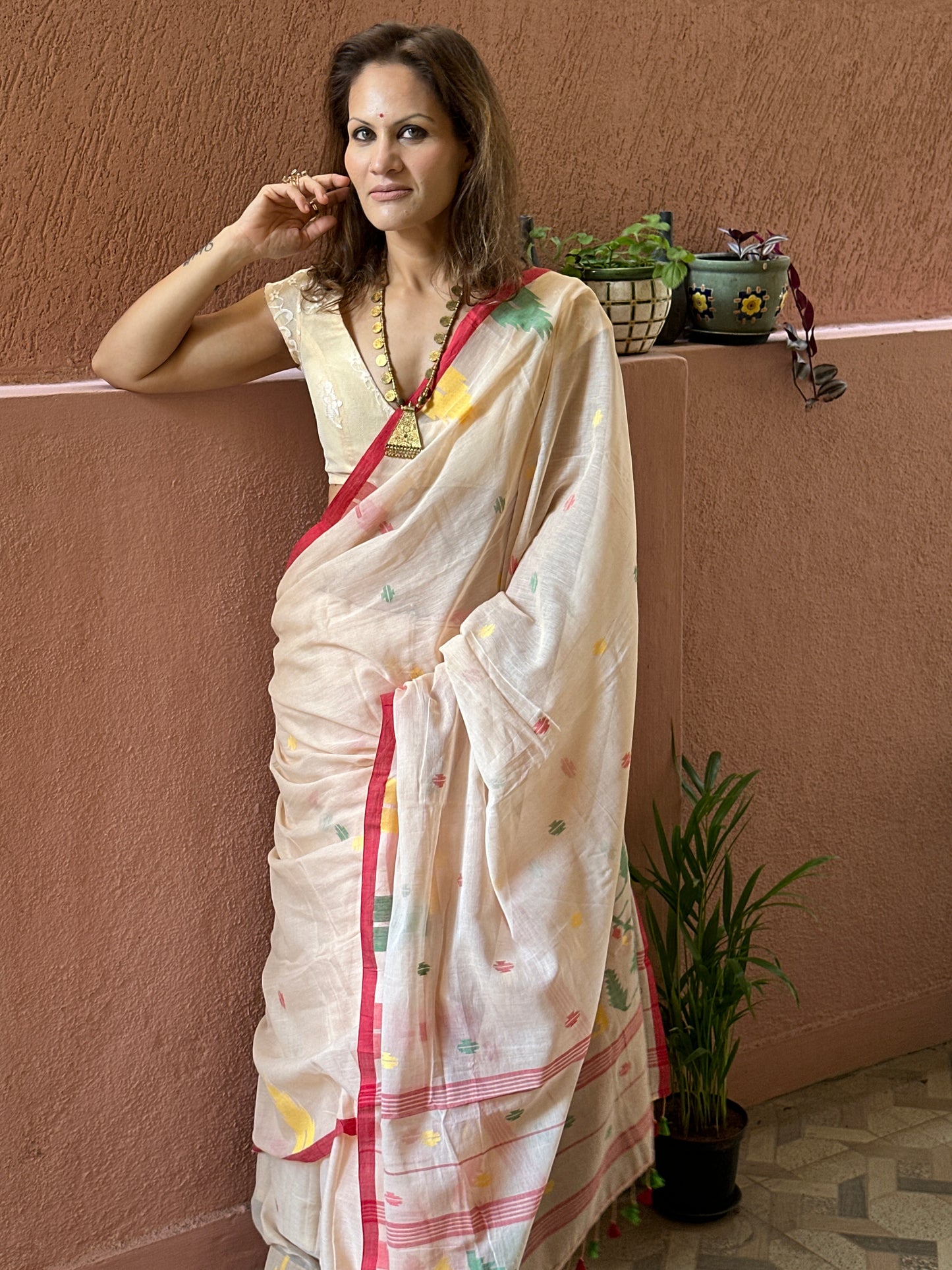 Peachy Beige Pure Hand Spun Fine Cotton Jamdani Saree with Intricate Needlework