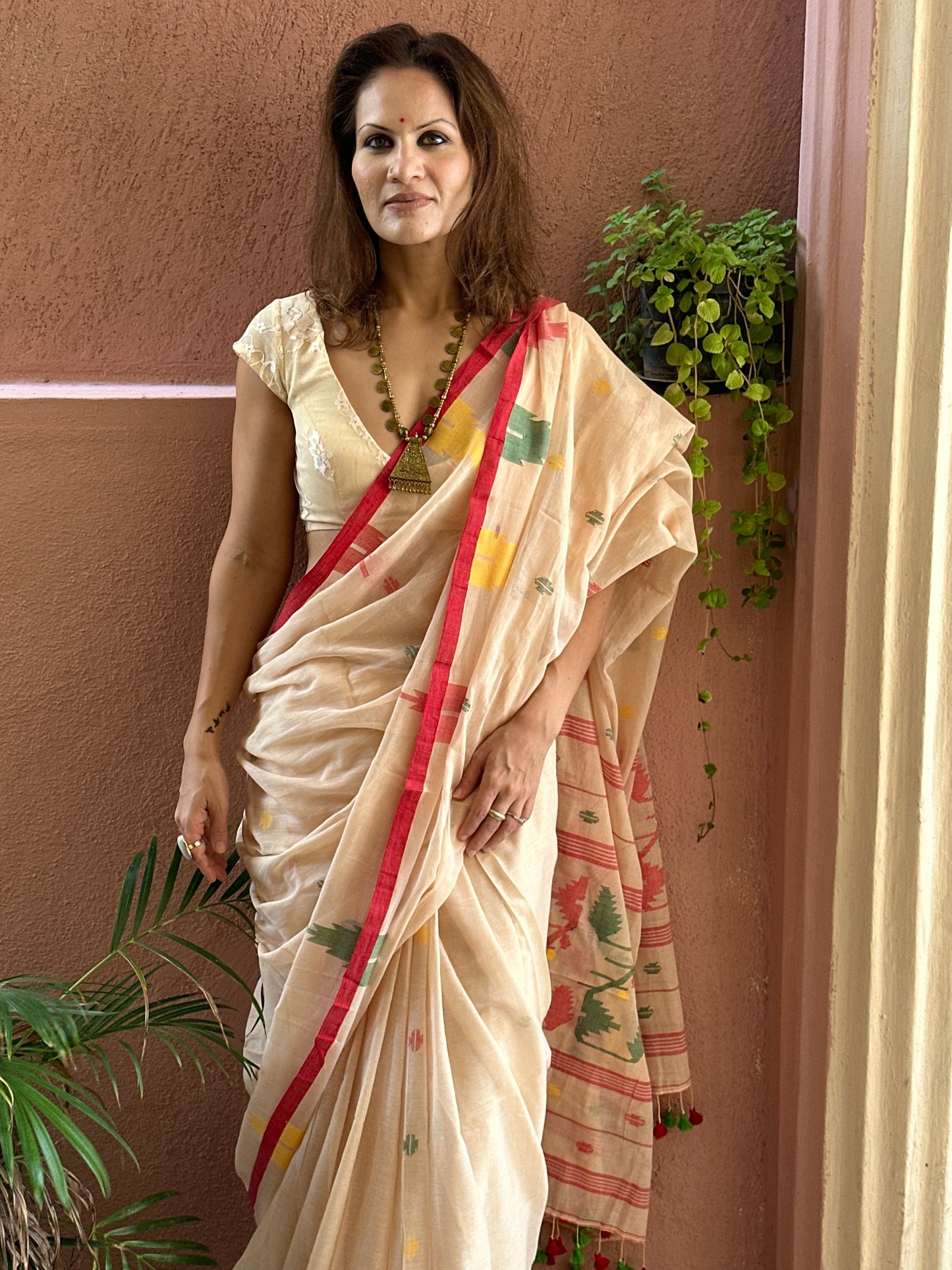 Peachy Beige Pure Hand Spun Fine Cotton Jamdani Saree with Intricate Needlework