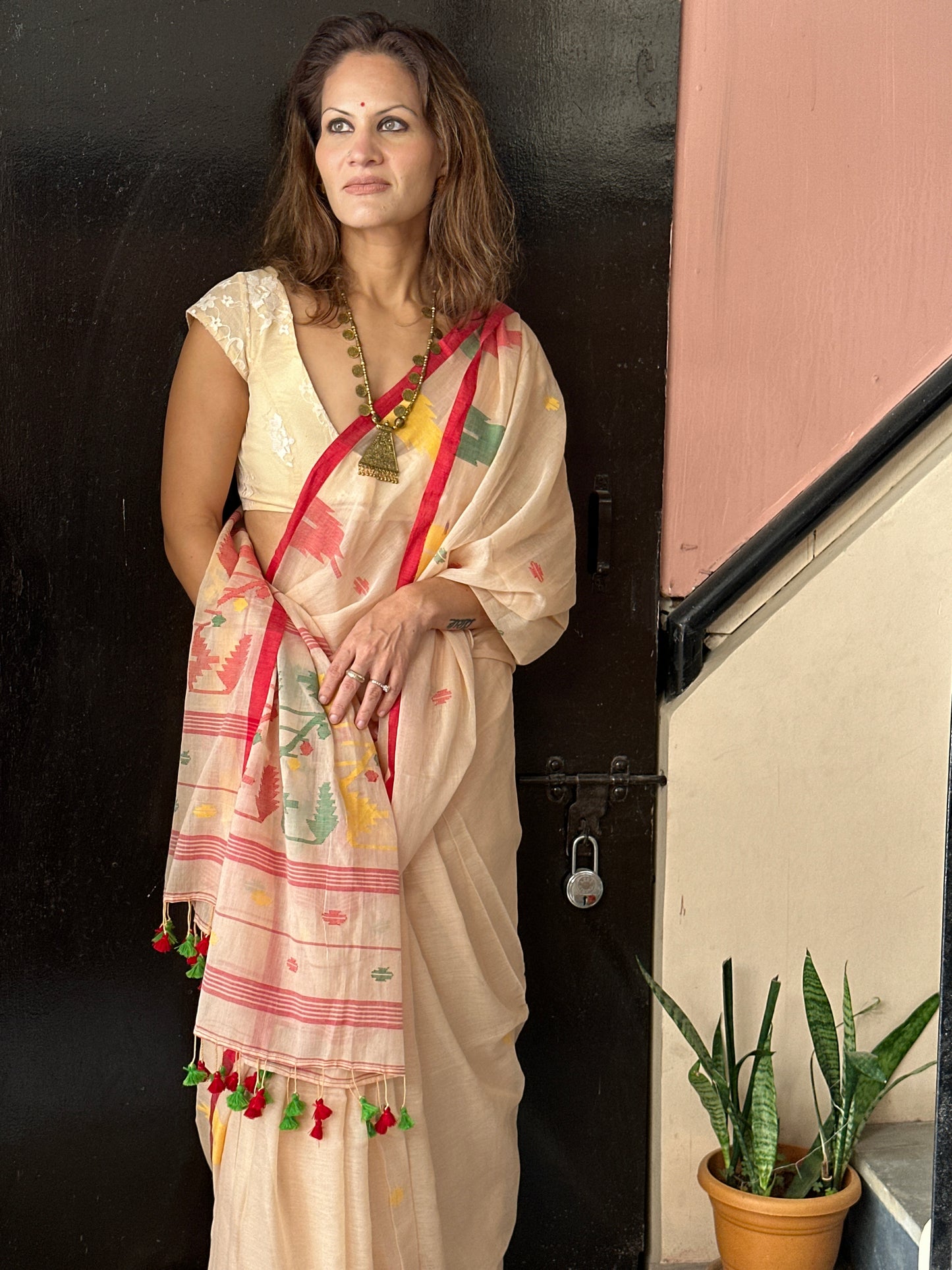 Peachy Beige Pure Hand Spun Fine Cotton Jamdani Saree with Intricate Needlework