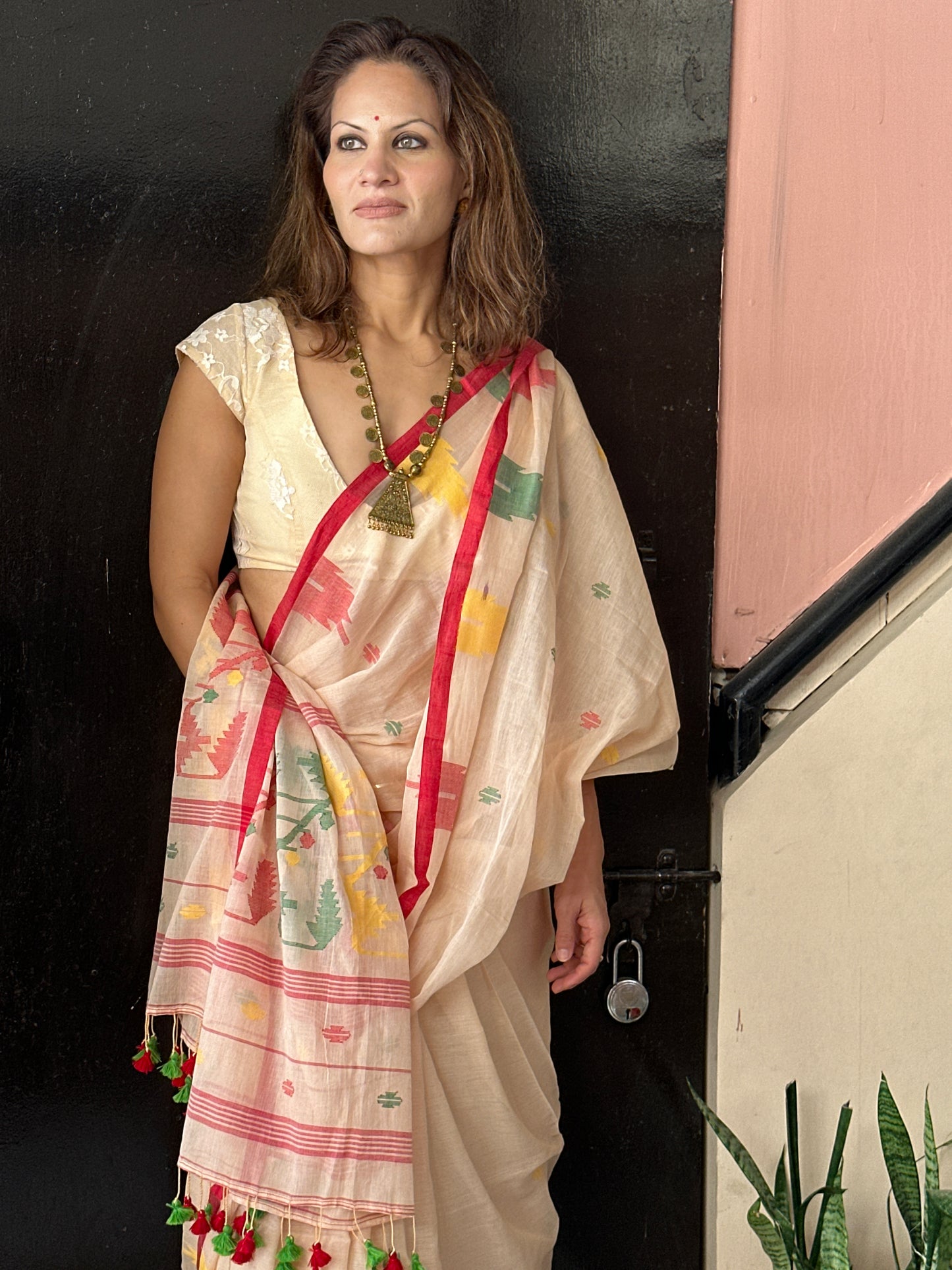 Peachy Beige Pure Hand Spun Fine Cotton Jamdani Saree with Intricate Needlework