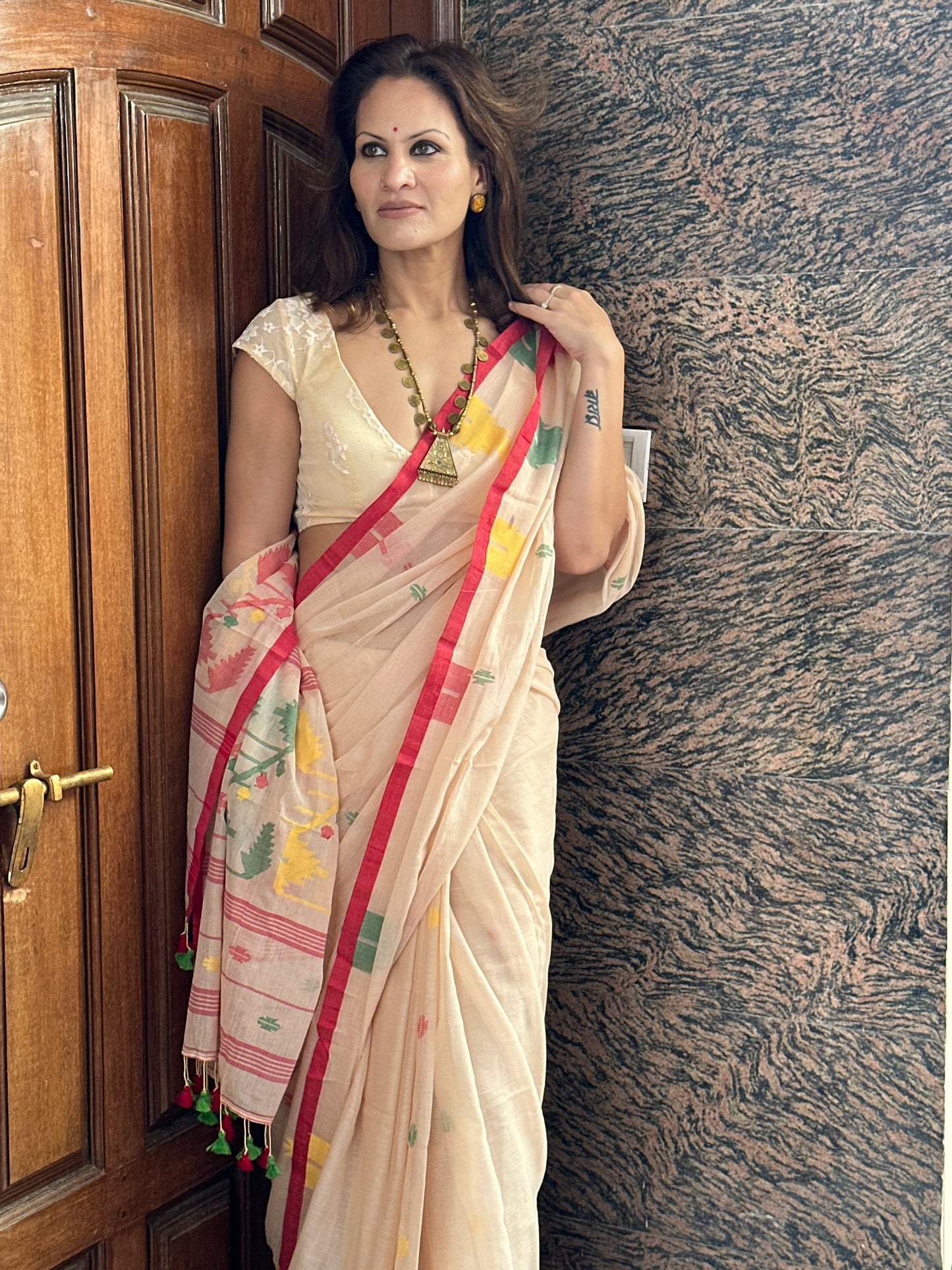 Peachy Beige Pure Hand Spun Fine Cotton Jamdani Saree with Intricate Needlework