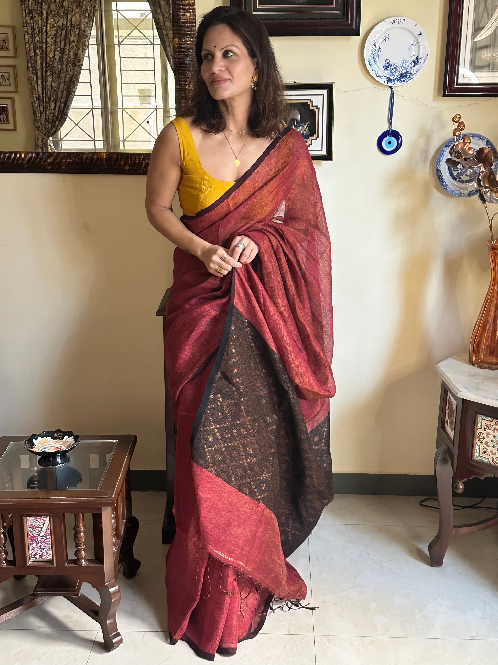 Handloom Linen Tissue with Contrast Zari Woven Pallu - Raahini