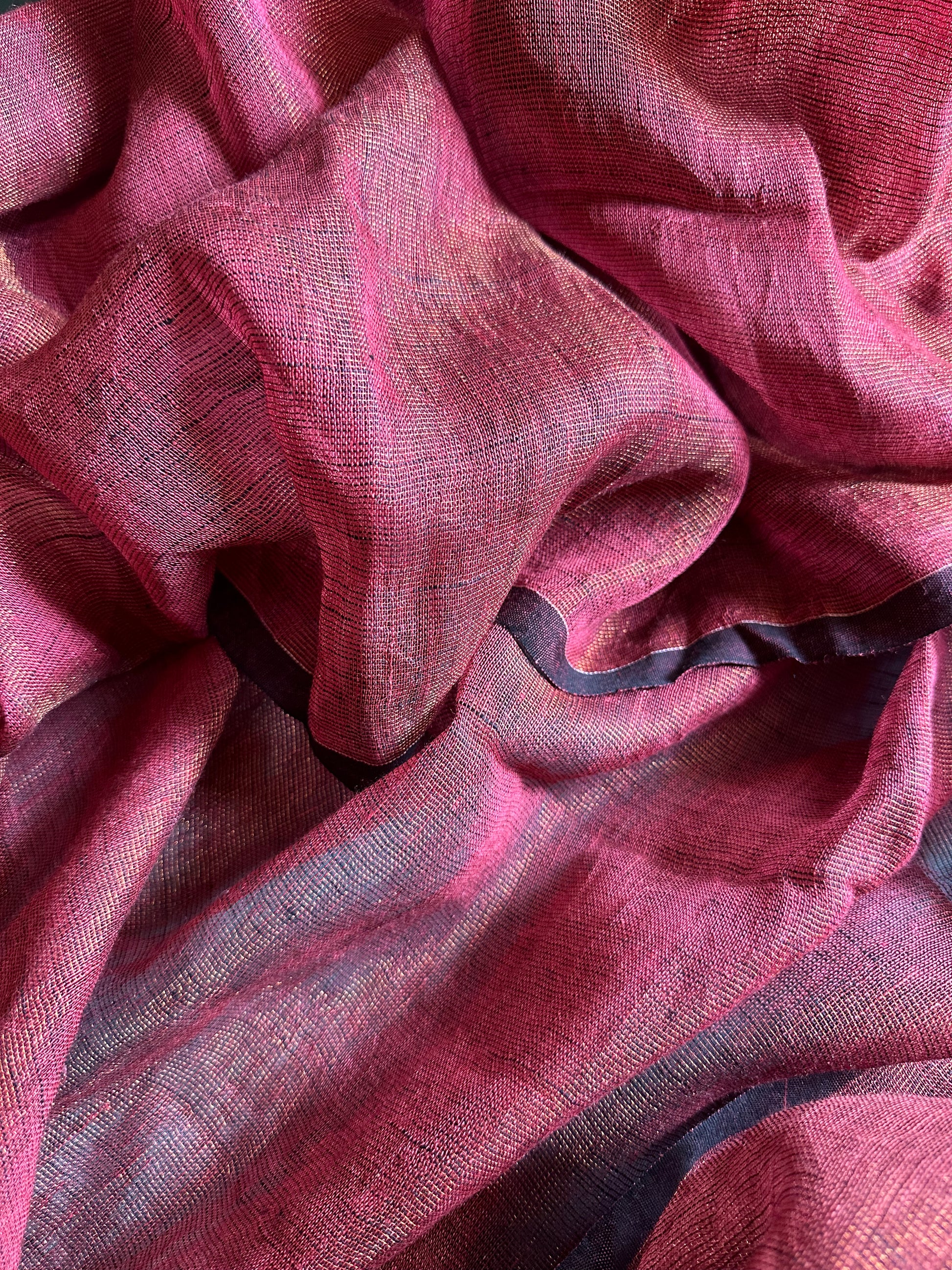 Handloom Linen Tissue with Contrast Zari Woven Pallu - Raahini