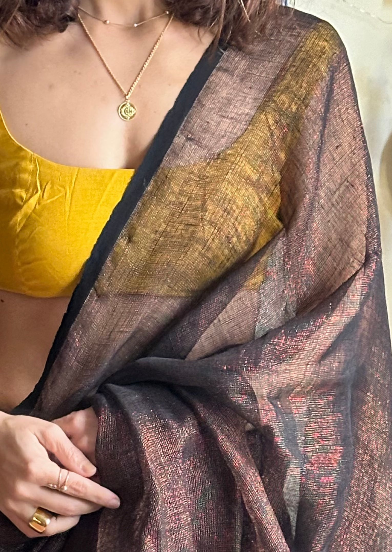 Handloom Linen Tissue with Contrast Zari Woven Pallu - Raahini