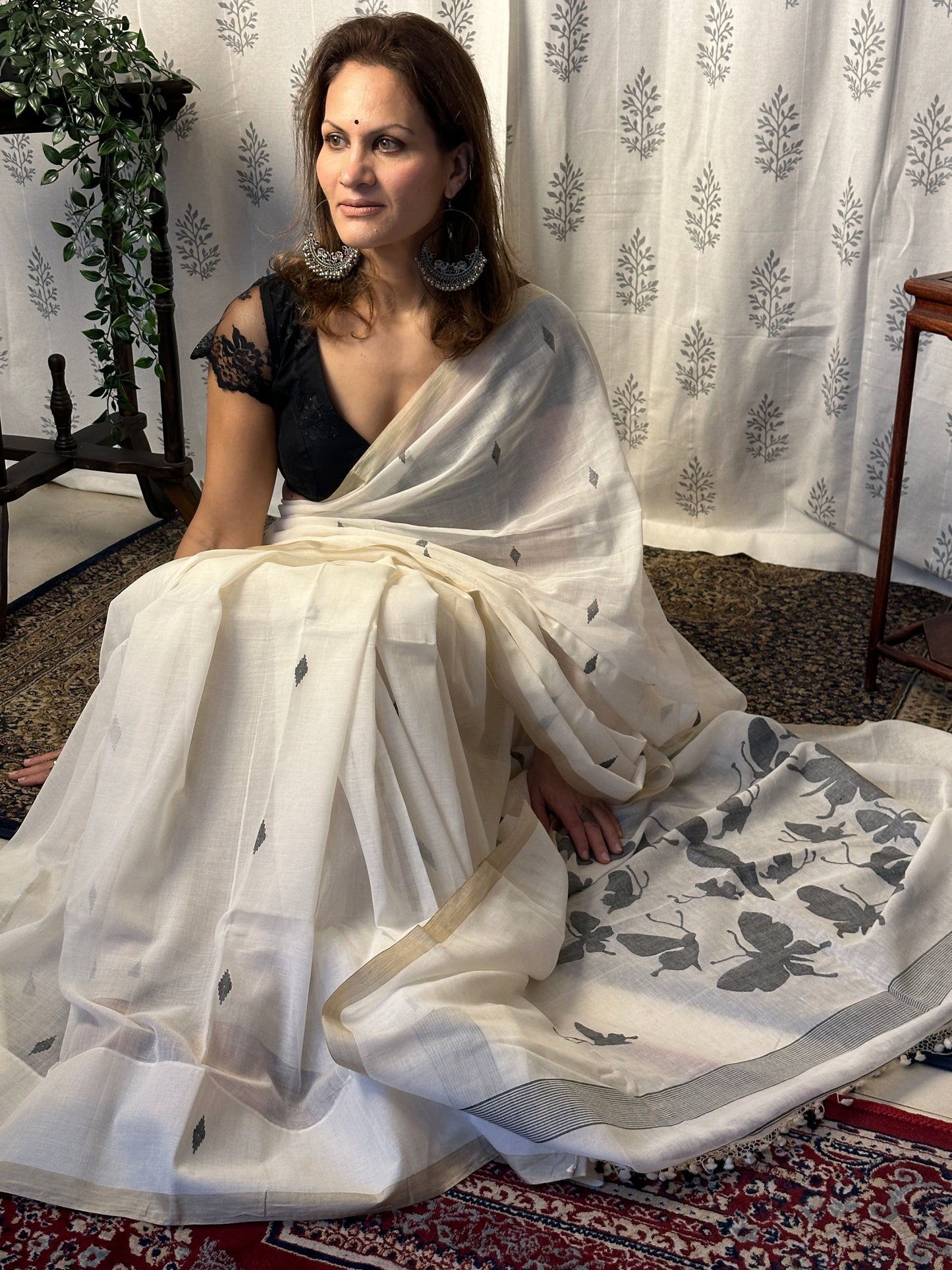 White Hand Spun Pure Fine Cotton Jamdani Sari with Black Woven Butterflies