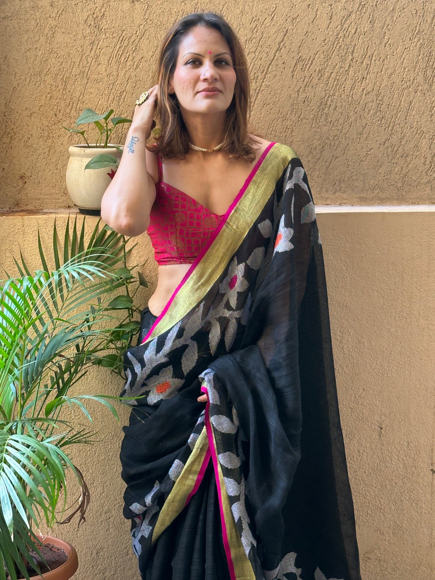 Black Handloom Pure Linen Jamdani Sari with Contrast Pink Border & Zari Woven Pallu