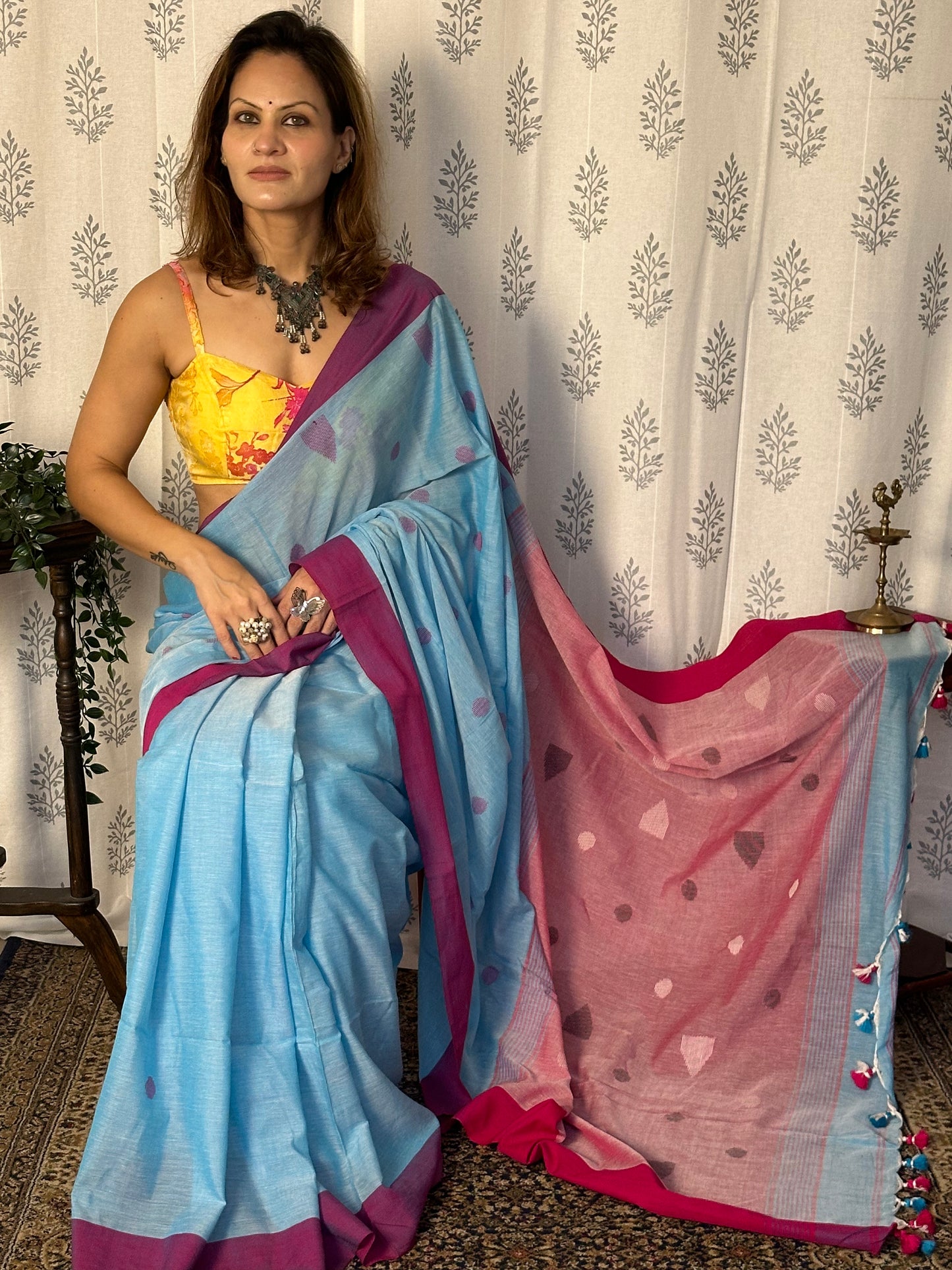 Blue Handloom Pure Cotton Jamdani Sari with Woven Delicate Motifs & Contrast Pink Border & Pallu