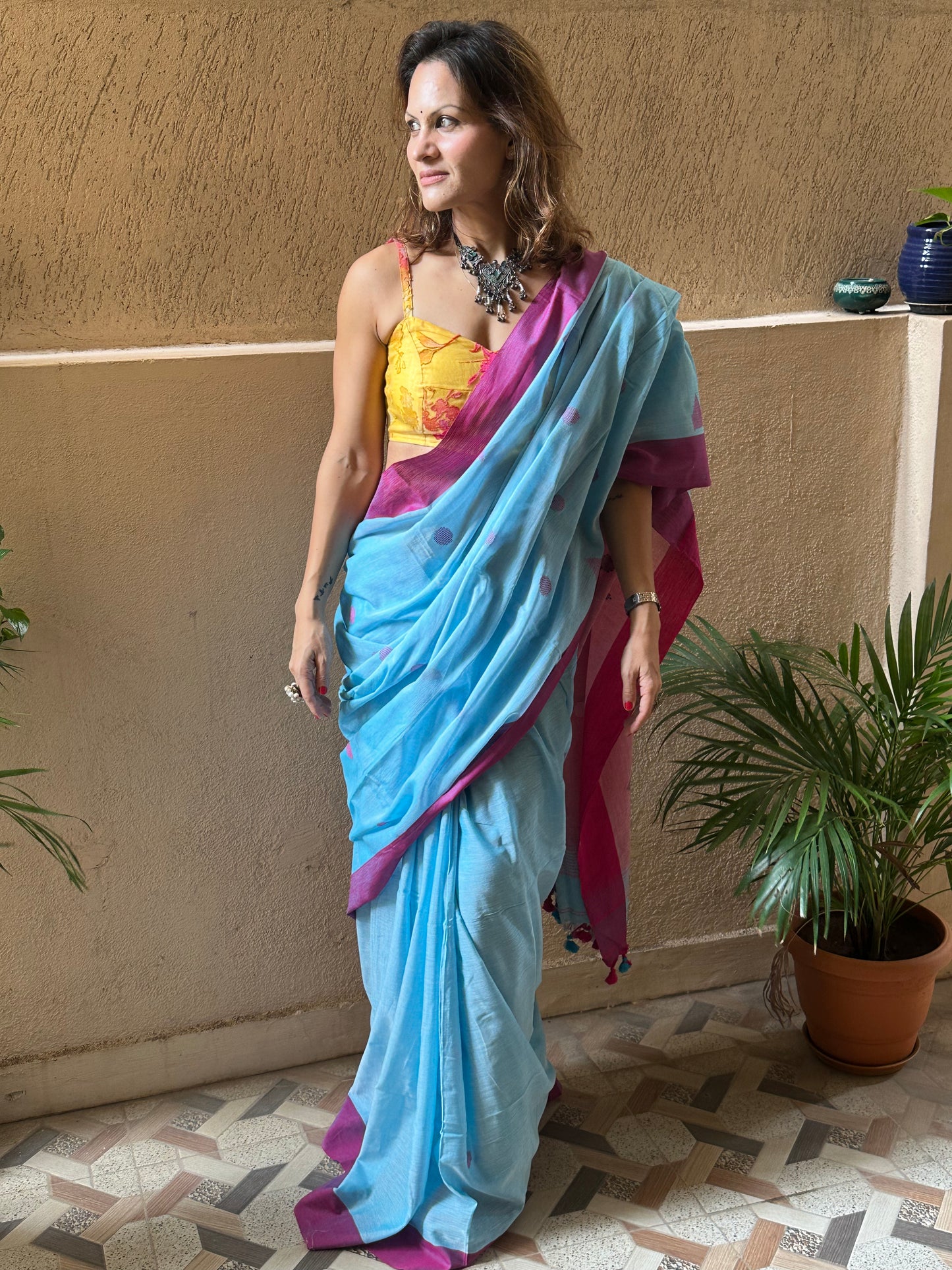 Blue Handloom Pure Cotton Jamdani Sari with Woven Delicate Motifs & Contrast Pink Border & Pallu