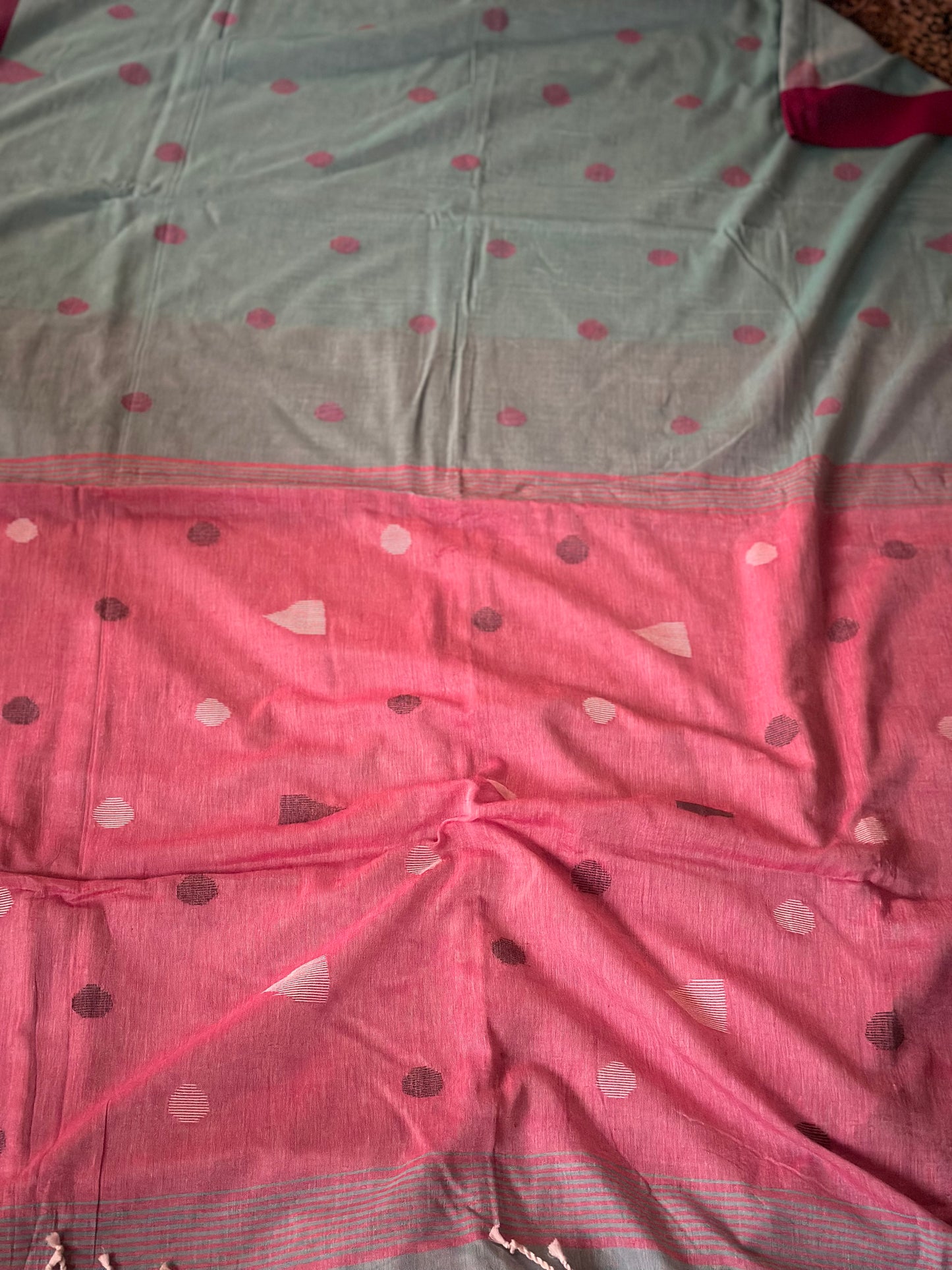 Green Handloom Pure Cotton Jamdani Sari with Woven Delicate Motifs & Contrast Pink Border & Pallu