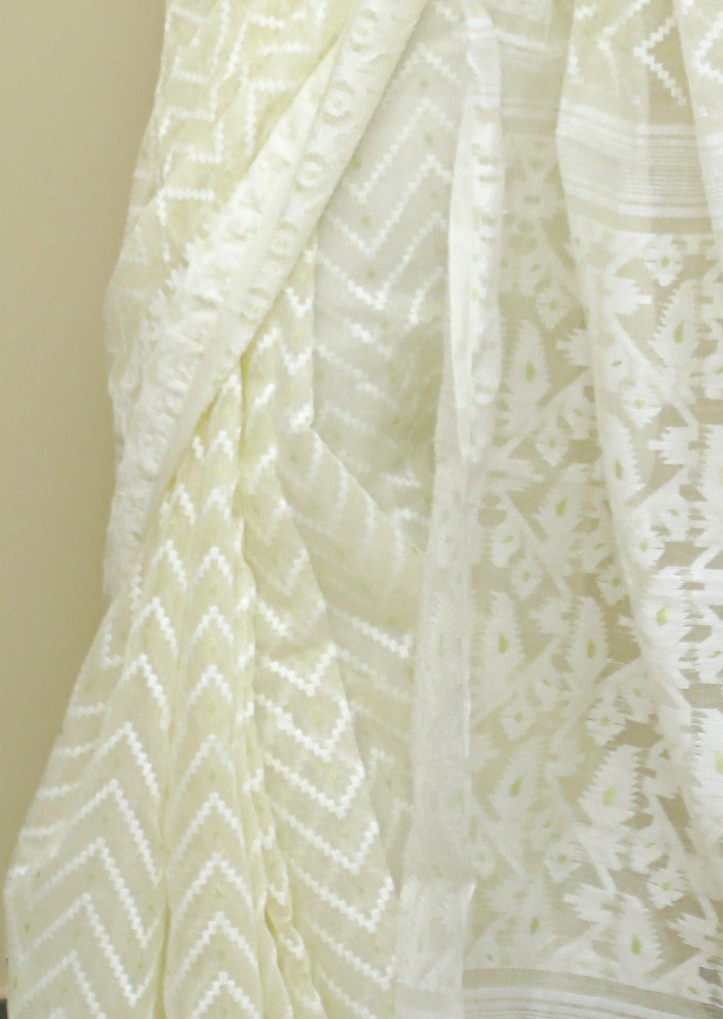 White Cotton Silk Jamdani Sari - Raahini